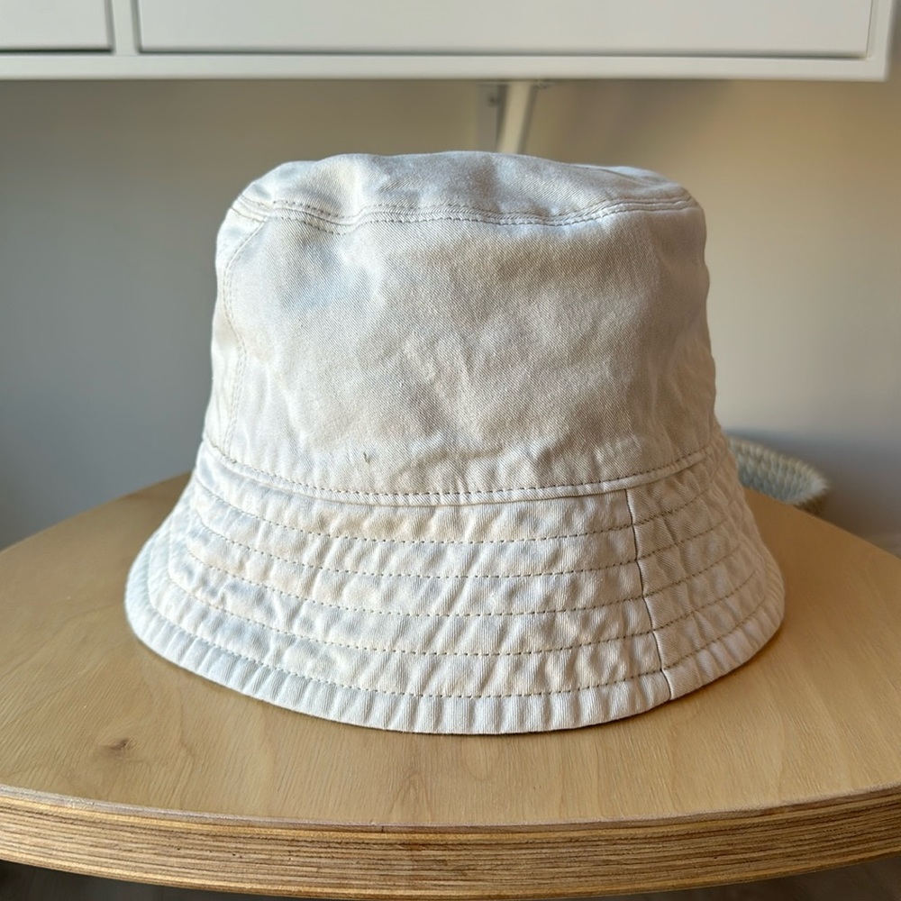 Aritzia Main Character Bucket Hat